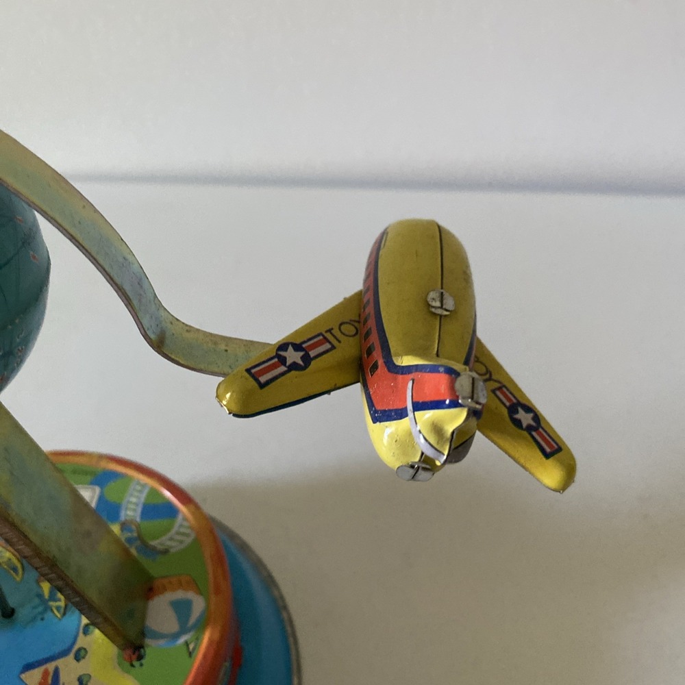 Vintage Retro Wind-Up Tin Metal Toy Universal Planes Fly Around Globe - Picture 5 of 10